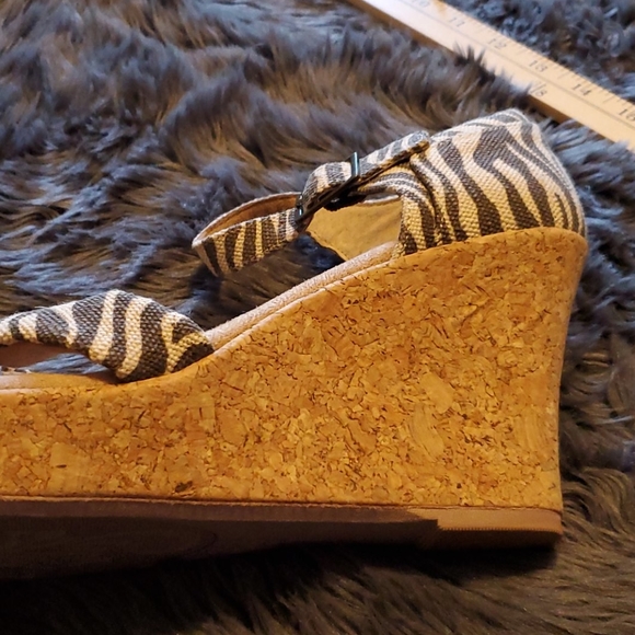 White Mountain Cork Wedge Shoe - Picture 3 of 6